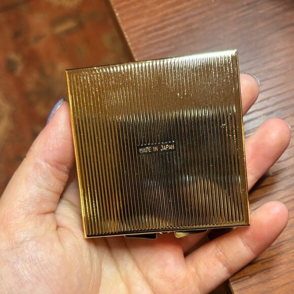Vintage Gold-tone Floral Compact Mirror in Box Made in Japan 🇯🇵 - Picture 5 of 11